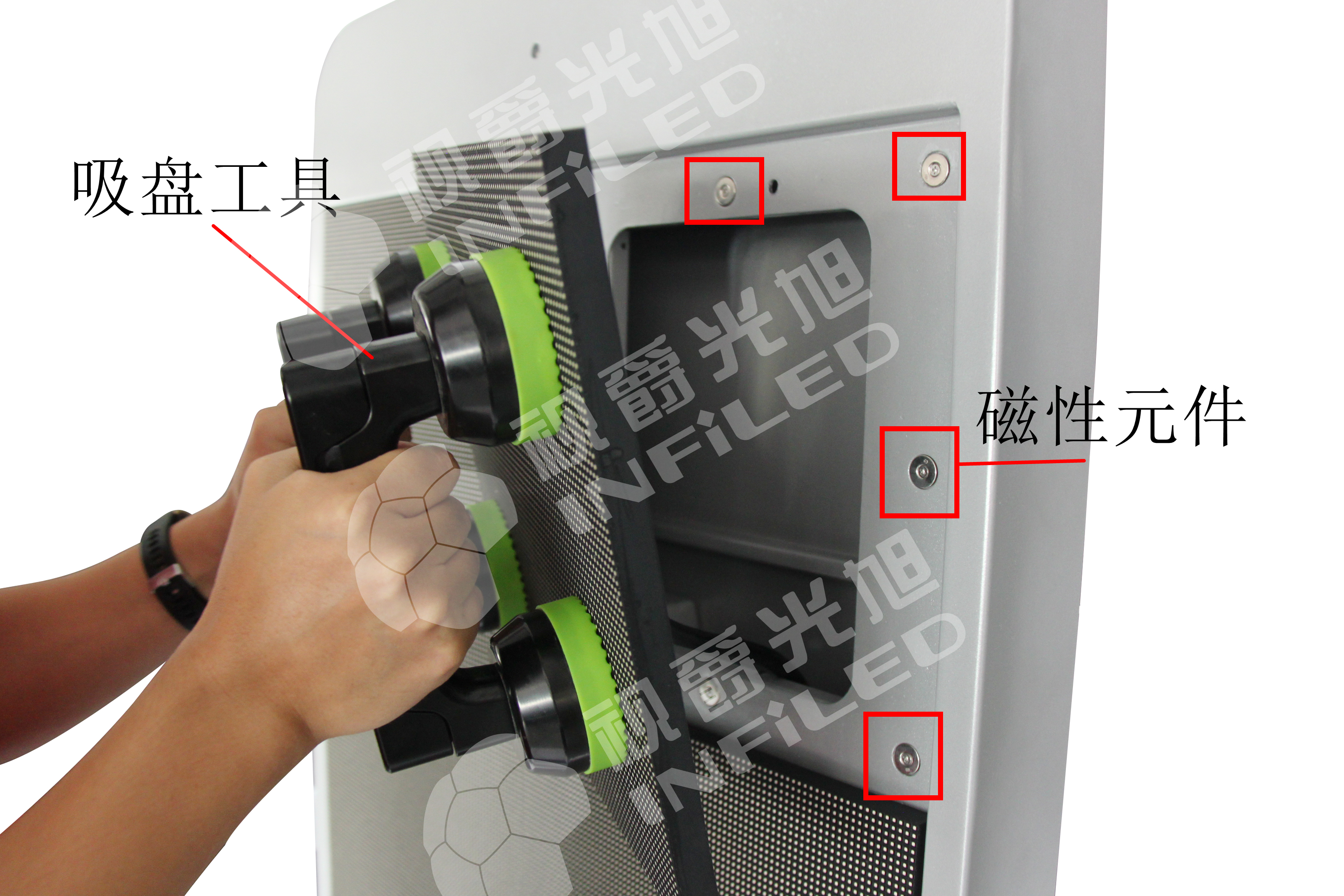 視爵光旭前維護(hù)顯示屏直接使用吸盤工具即可取出LED模組，不用拆卸螺絲，簡單高效